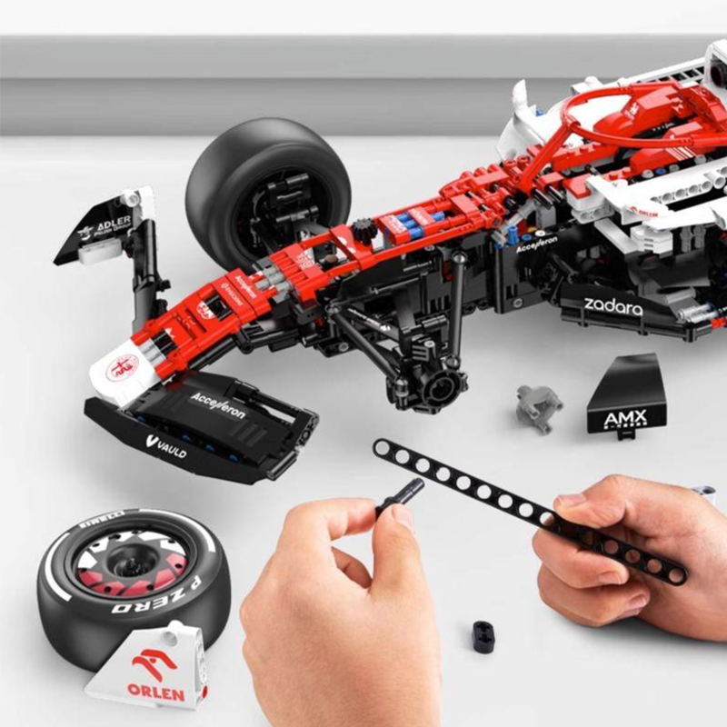 Official 2022 Alfa Romeo F1 Race Car Model - 2305 Pieces