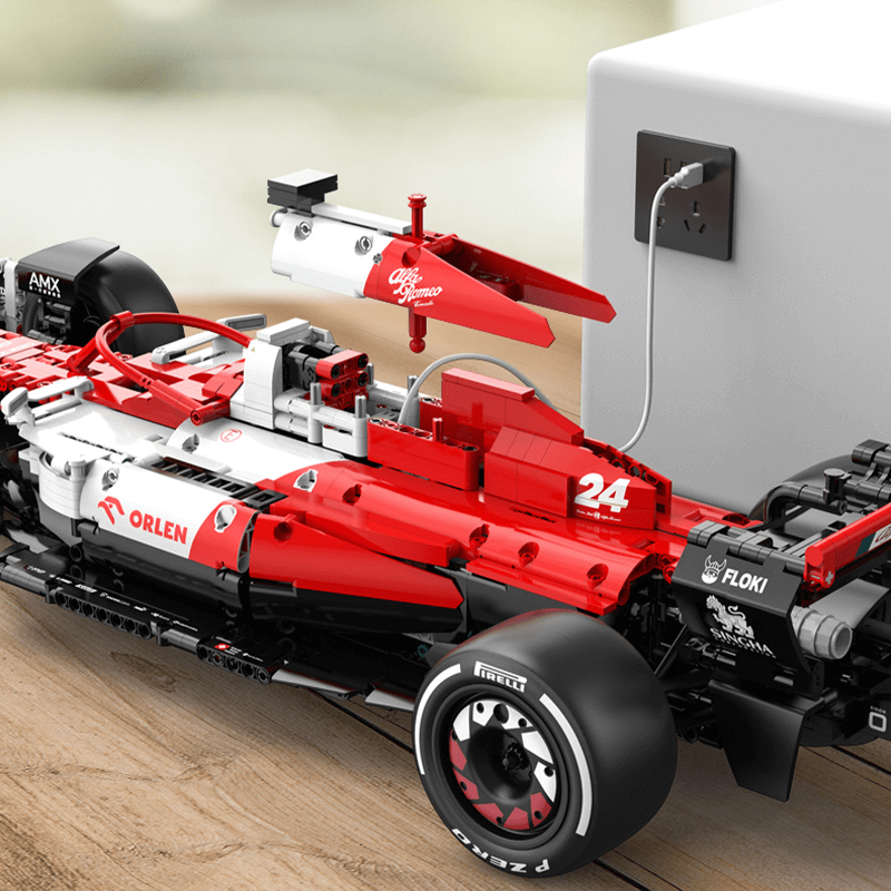 Official 2022 Alfa Romeo F1 Race Car Model - 2305 Pieces