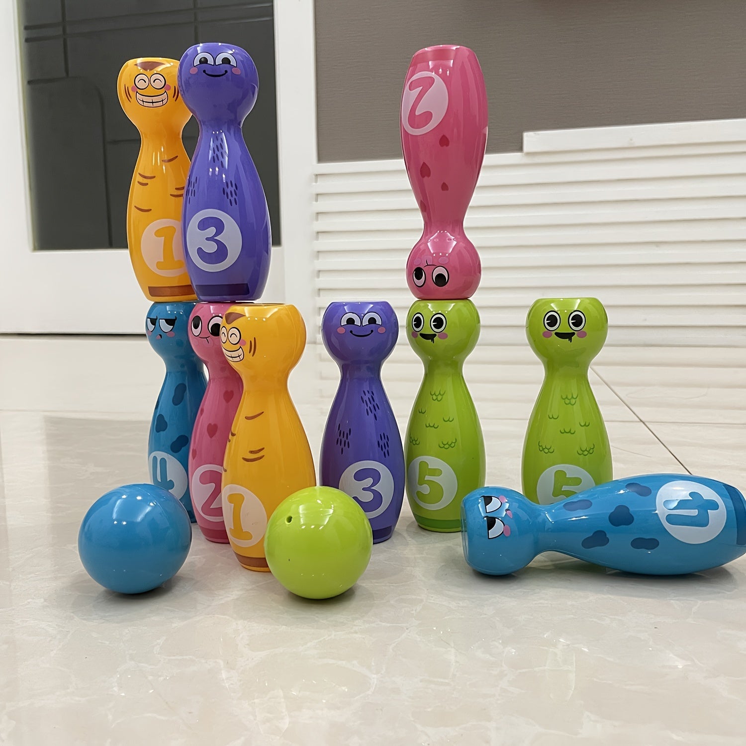 Cartoon Bowling Toy Set for Kids – 10 Pins & 2 Balls with Fade-Resistant Design, Indoor & Outdoor Game