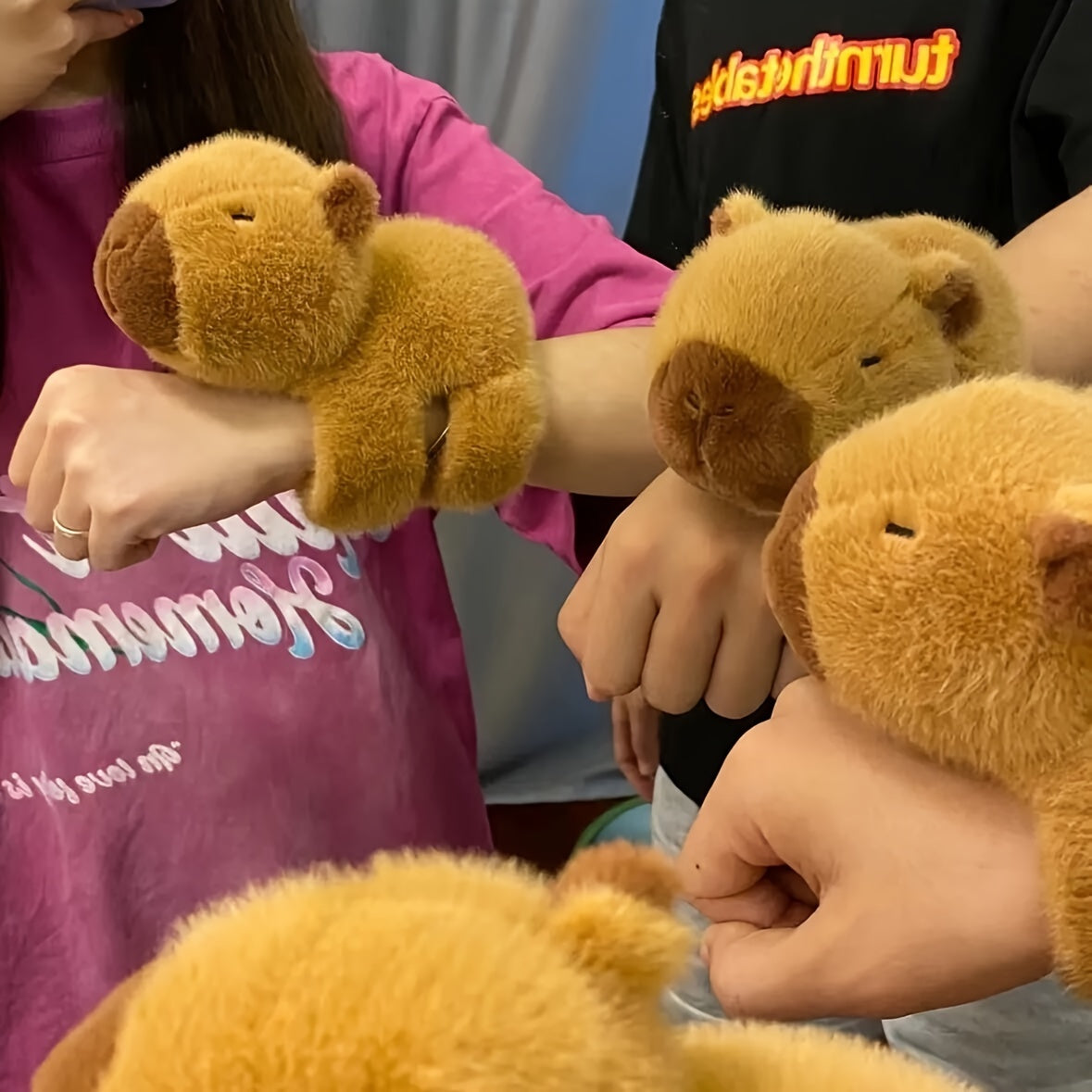Capybara Plush Bracelet – Wearable Stuffed Toy for Kids, Girls & Animal Lovers, Soft Wrap-Around Wrist Plush