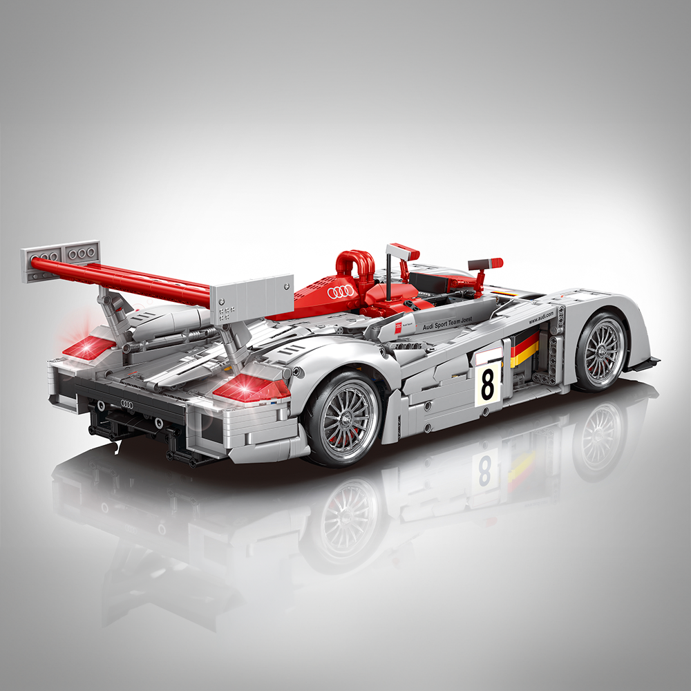 Audi R8 LMP 2000 - 2425-Piece Model Assembly Kit